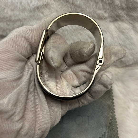 Gucci large black patent leather and silver stone clasp bangle bracelet - Picture 14 of 16